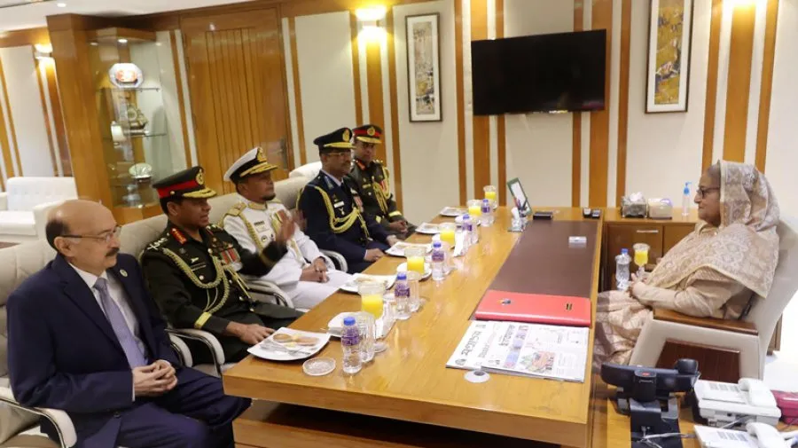 সশস্ত্রবাহিনী বিভাগে অফিস করলেন প্রধানমন্ত্রী
