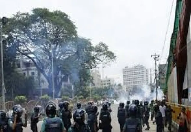 তেল-গ্যাস রক্ষা জাতীয় কমিটির মিছিলে পুলিশের ধাওয়া 