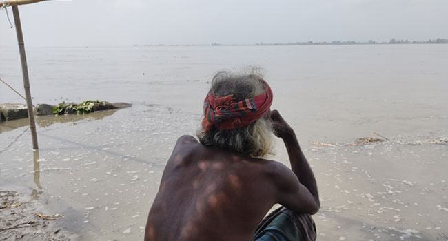 বন্যার শঙ্কায় নির্ঘুম রাত তিস্তাপাড়ের মানুষের