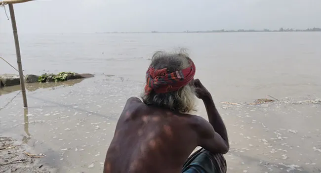 বন্যার শঙ্কায় নির্ঘুম রাত তিস্তাপাড়ের মানুষের