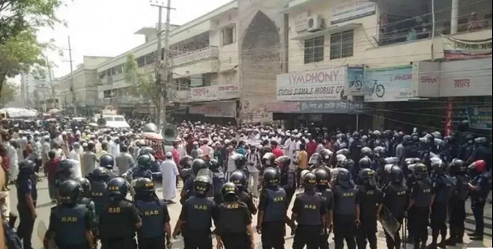 বিএনপি-জামায়াতের অবরোধ : কঠোর অবস্থানে আইন-শৃঙ্খলা বাহিনী
