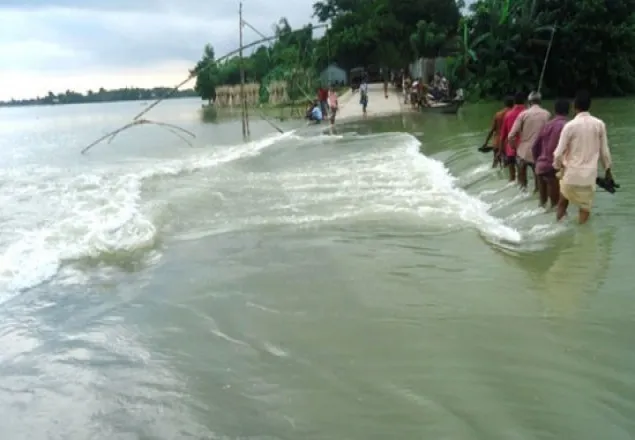 পদ্মার পানি বিপদসীমার ১০১ সে.মি. উপর দিয়ে পবাহিত হচ্ছে