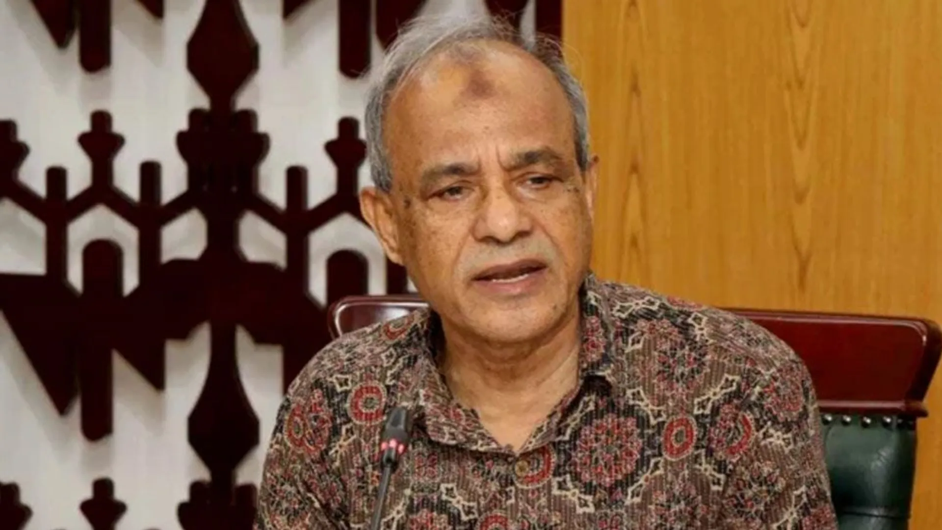 এবারের ঈদযাত্রায় ট্রেনের টিকিট কালোবাজারি হয়নি: স্বরাষ্ট্র উপদেষ্টা