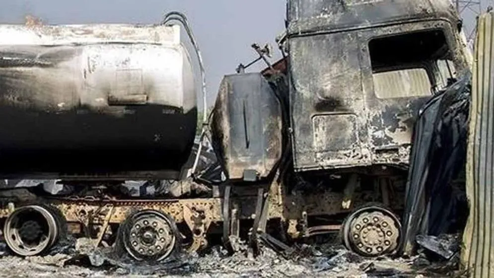 নাইজেরিয়ায় জ্বালানি ট্যাঙ্কার বিস্ফোরণে নিহত ৩৮