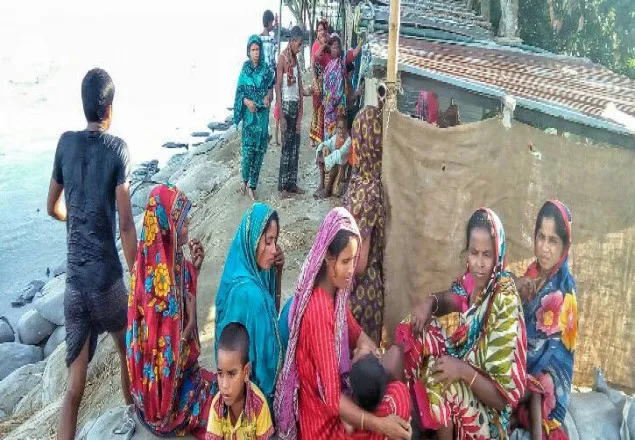 ভোট দেইনি বলে ত্রাণ দেন না চেয়ারম্যান!