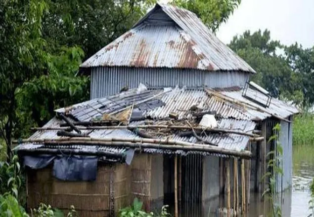 সুনামগঞ্জে কমছে পানি, বাড়ছে দুর্ভোগ