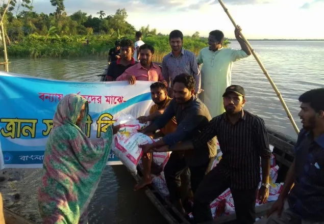 ধর্মীয় ও সামাজিক দায়িত্ব থেকেই শিবিরের ত্রান বিতরণ 