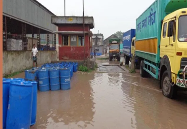 অবকাঠামোগত ও ড্রেনেজ সমস্যার আমদানি পণ্য নষ্ট হচ্ছে