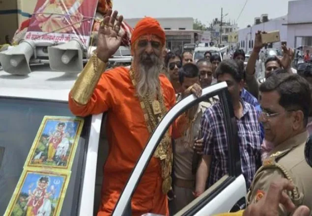 ‘সোনা বাবা’র গায়ে ১২ কেজি সোনা