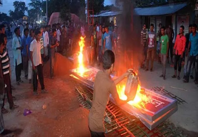 দিনাজপুরে এমপির উস্কানিতে স্কুল ভাংচুর ও আগুন
