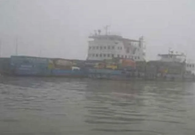 পাটুরিয়া-দৌলতদিয়ায় ফেরি চলাচল বন্ধ
