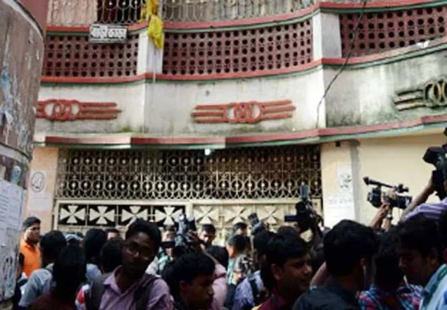 জাহাজ বাড়ির মালিকসহ পাঁচজনের রিমান্ড