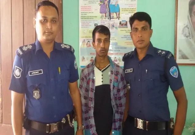দেবিদ্বার থানা পুলিশের অভিযানে আন্তঃজেলা ডাকাত গ্রেফতার 