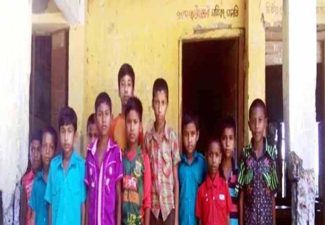 পলাশবাড়ীতে ঝুঁকিপূর্ণ ভবনে চলছে পাঠদান 