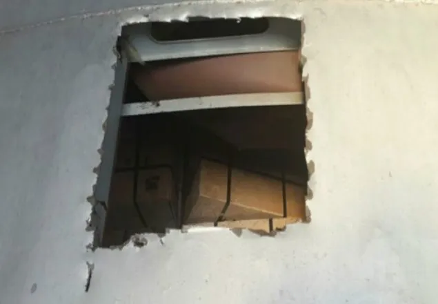 ট্রেনের ছাদ কেটে চুরি গেল কোটি টাকা