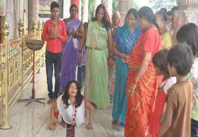 জিহ্বা কেটে কালীর জন্য কলেজছাত্রীর পূজা!