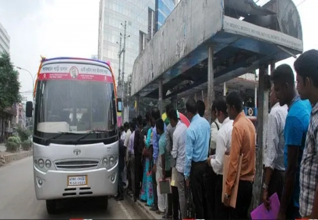 ‘ঢাকার চাকা’ বাসে তিন গুন ভাড়া