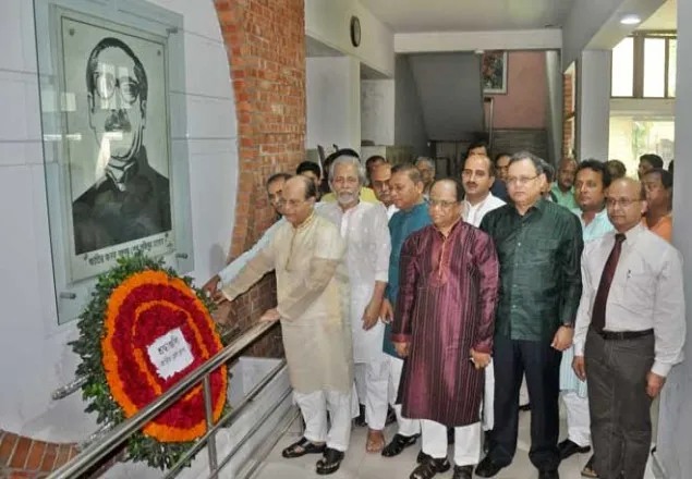 প্রেসক্লাবে বঙ্গবন্ধুর প্রতিকৃতিতে শ্রদ্ধা ও রক্তদান কর্মসূচি পালিত