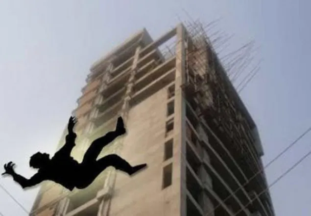 ভবন থেকে পড়ে স্যানিটারি মিস্ত্রির মৃত্যু