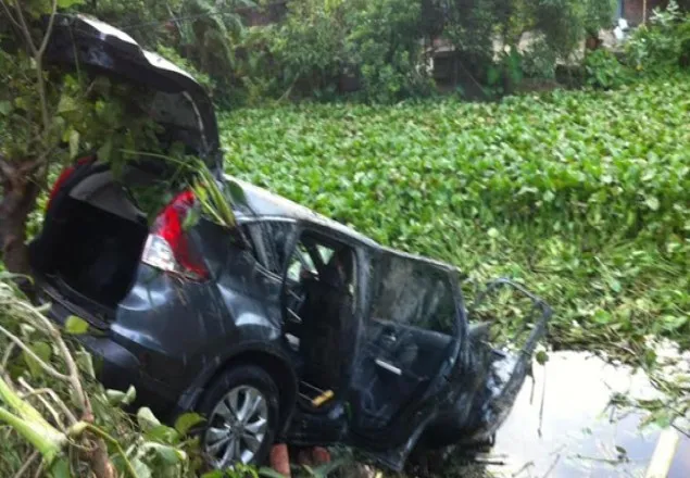 আড়াইহাজারে প্রাইভেটকার নিয়ন্ত্রণ হারিয়ে নিহত ৪ 