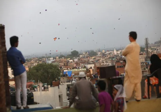ভারতে ঘুড়ির সুতায় গলা কেটে শিশুসহ নিহত ৩