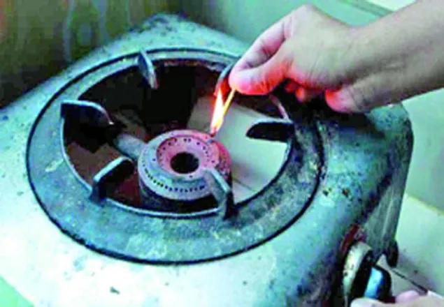 গৃহস্থালিতে নয়, চুরি ও লুটপাটেই গ্যাস উজাড়