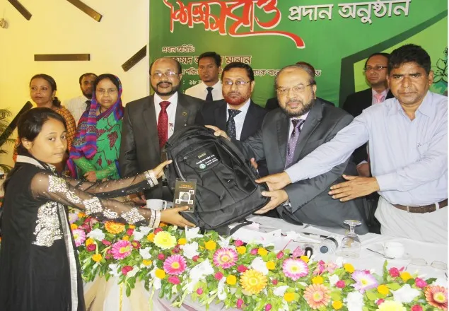 ইসলামী ব্যাংক বরিশাল শাখার উদ্যেগে শিক্ষা বৃত্তি প্রদান