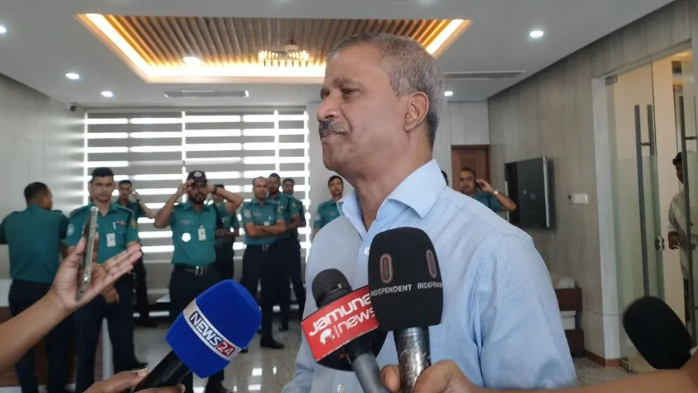 সচিবালয়ের সামনে জুলাই শহীদ পরিবার–আহতদের অবস্থান