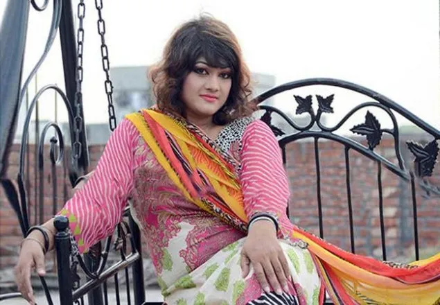 বোঝেনইতো দেয়া-নেয়া ছাড়া সিনেমা হয়না, মুনমুনকে অশ্লীল প্রস্তাব
