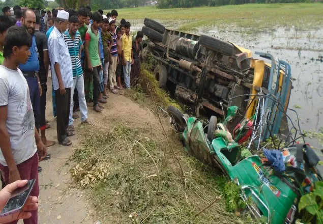 মুরাদনগরে সড়ক দূর্ঘটনায় একই পরিবারের ৩ জনসহ নিহত ৫