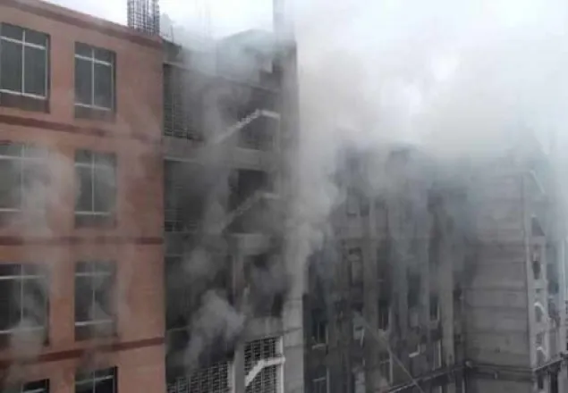 গাজীপুরে গার্মেন্টের আগুন ১৬ ঘন্টায়ও নেভাতে পারেনি