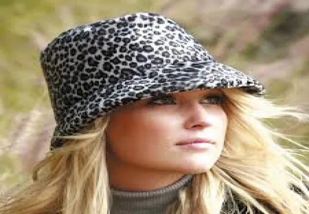 গরমে চুলের ক্ষতি এড়াতে যা করবেন