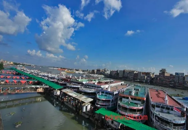 নৌযান শ্রমিকদের অনির্দিষ্টকালের ধর্মঘট চলছে