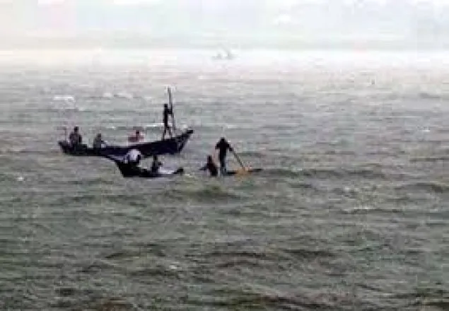 পদ্মায় নৌকাডুবিতে ১০ জন নিখোঁজ