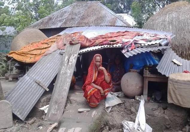 শাহজাদপুরে ঘূর্ণিঝড়ে ৩ হাজার পরিবার খোলা আকাশের নিচে
