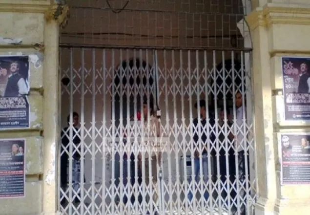 জবি ভিসির কার্যালয়ে আন্দোলনকারীদের তালা