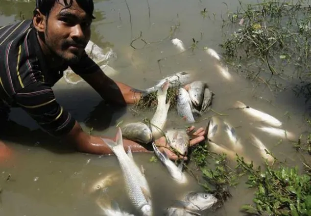 দুর্ঘটনাস্থলে এখনো গ্যাসের ঝাঁজাল গন্ধ