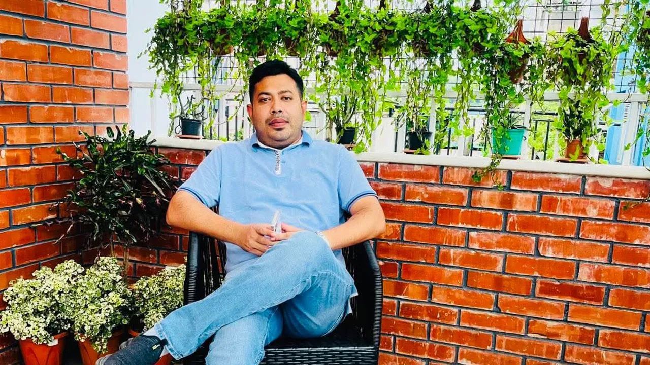 নগর ছাত্রদলের সদস্য সচিবের নেতৃত্বে বহিরাগতদের অবস্থান