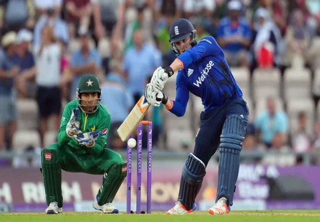 সহজ জয়ে সিরিজে এগিয়ে গেল ইংলিশরা