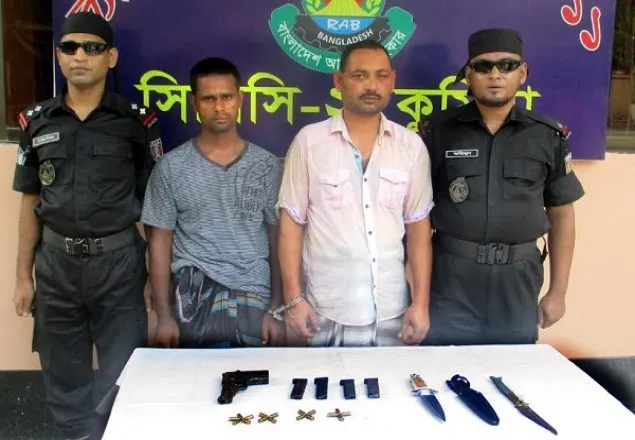 কুমিল্লায় বিদেশি পিস্তল-গুলিসহ আটক ২