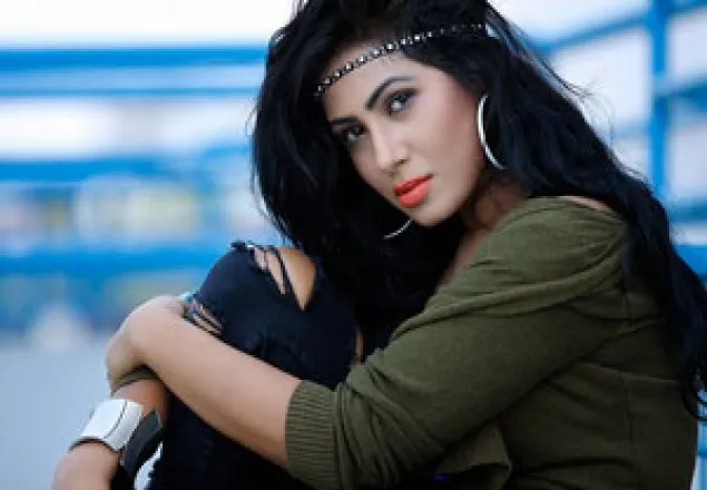 স্বামীর বিরুদ্ধে হেনস্তার অভিযোগ আলিশার
