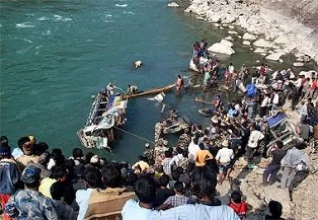 নেপালে বাস নদীতে, নিহত ২০ 