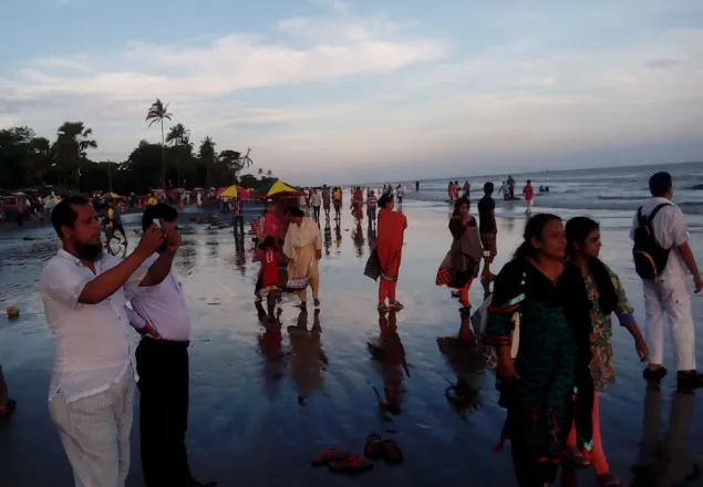 জন্মাষ্টামিতে কুয়াকাটা সৈকতে পর্যটকের ঢল