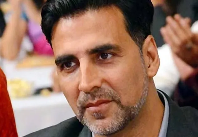 অক্ষয়ের কাছে তিন খানের পরাজয়