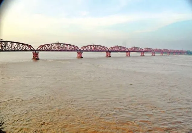 পদ্মার পানি বিপদসীমা অক্রিম করছে,শিক্ষা প্রতিষ্ঠান বন্ধ ঘোষনা