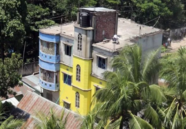 নারায়ণগঞ্জে সেই বাড়ির মালিক স্ত্রী-পুত্রসহ আটক