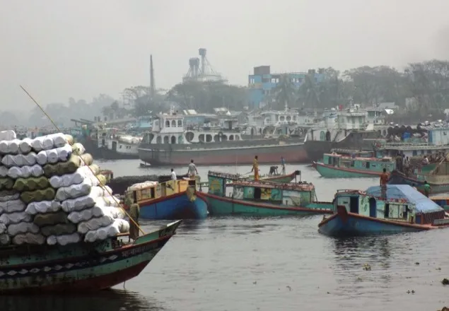 মজুরি বাড়ানোর আশ্বাসে নৌ ধর্মঘট প্রত্যাহার