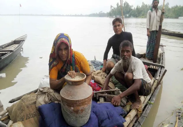 পদ্মার পানি কমলেও অর্ধলক্ষ মানুষের দুর্ভোগ কমেনি