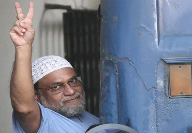 মীর কাসেমের সাথে দেখা করতে কারাগারের পথে পরিবার