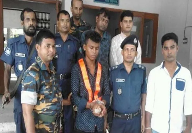 লক্ষ্মীপুরে ডাকাতিকালে ভুয়া পুলিশ আটক